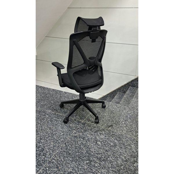 Mesh Office Chair with Spider Leg - Ergonomic Comfort for Your Workspace