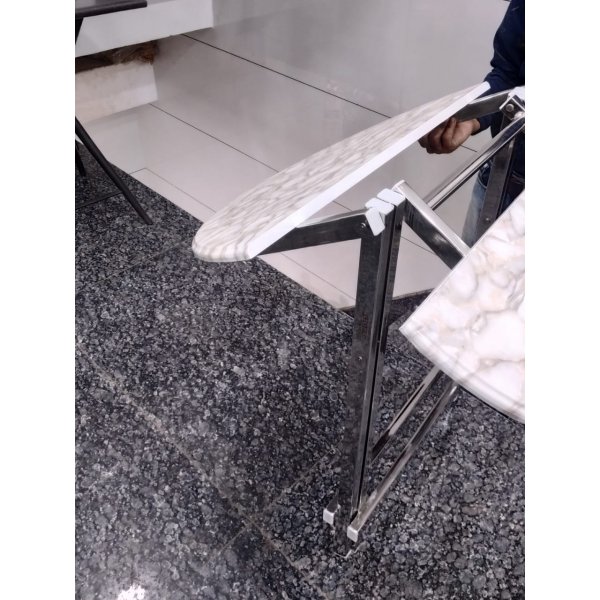 Round Folding Table for Restaurant or Cafe Design