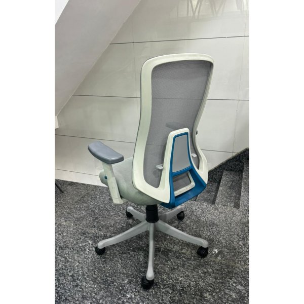 White Nylon/Vista Base Mesh Office Chair: Comfort Meets Style